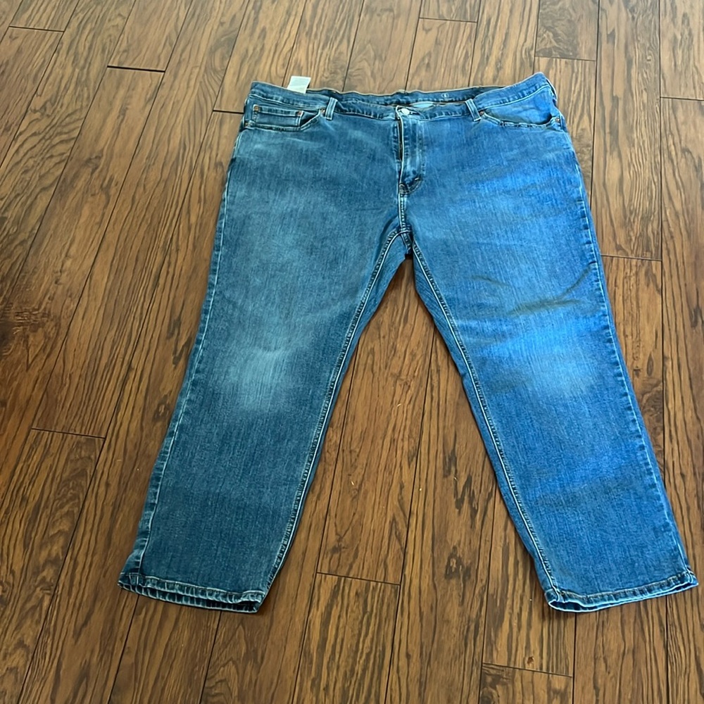 2 pairs of men’s Levi’s jeans